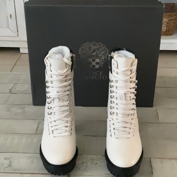 NIB VINCE CAMUTO ERMANIA Boots - Picture 2 of 11